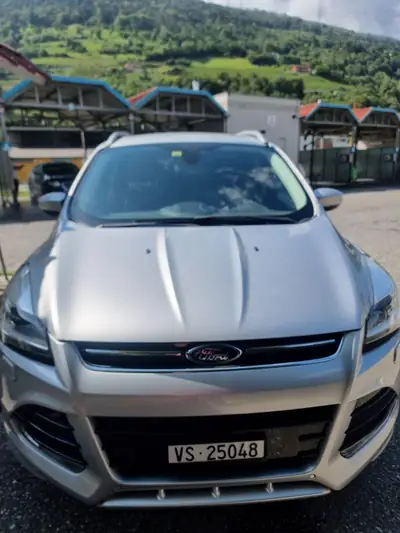 Ford Kuga 2.0 TDCi Carving 4WD — SUV robuste diesel, expertise du jour incluse — arrière