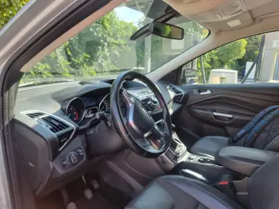 Ford Kuga 2.0 TDCi Carving 4WD — SUV robuste diesel, expertise du jour incluse — intérieur