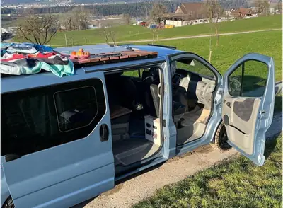 Renault Trafic 2014 — Camper aménagé romantique, diesel économique — Heckansicht