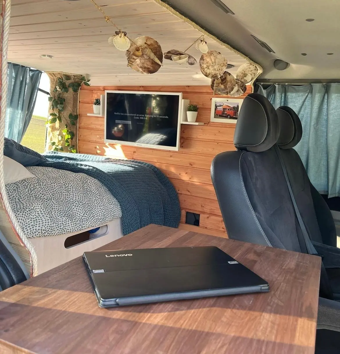 Renault Trafic 2014 — Camper aménagé romantique, diesel économique — Außenansicht