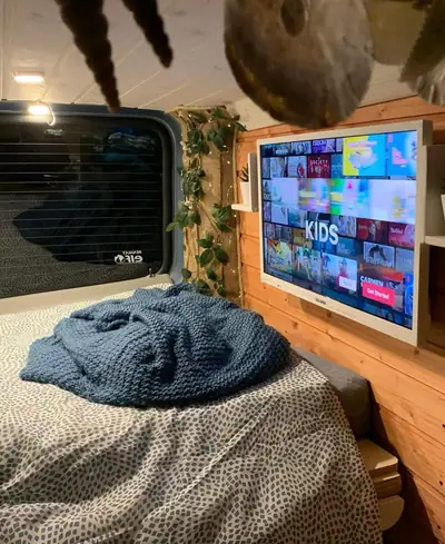 Renault Trafic 2014 — Camper aménagé romantique, diesel économique — Miniatur 8