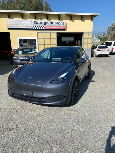 Tesla Model Y Long Range — SUV électrique haute performance, 55 000 km — vista esterna