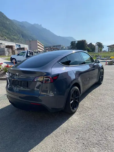 Tesla Model Y Long Range — SUV électrique haute performance, 55 000 km — cruscotto