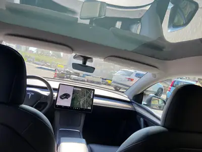 Tesla Model Y Long Range — SUV électrique haute performance, 55 000 km — Miniatura 9