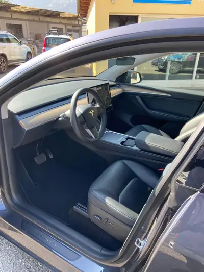 Tesla Model Y Long Range — SUV électrique haute performance, 55 000 km — Miniatura 8