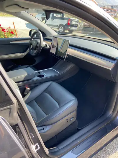 Tesla Model Y Long Range — SUV électrique haute performance, 55 000 km — Miniatura 7