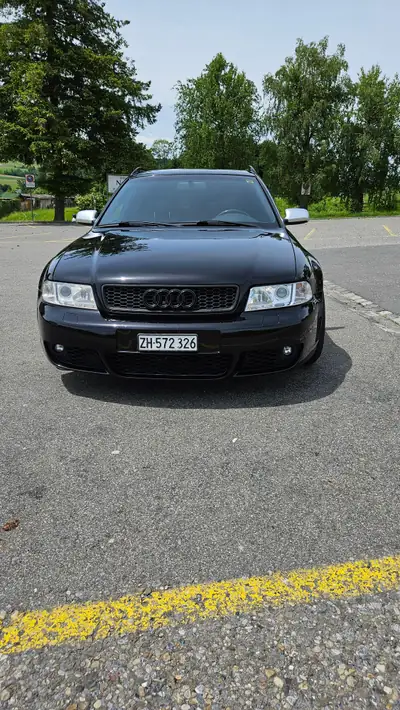 Audi RS4 Avant quattro — Break de prestige 380 ch, garantie fiabilité allemande — side view