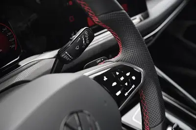 VW Golf 2.0 TSI GTI DSG — Sportive compacte 245 ch, faible kilométrage — dettaglio
