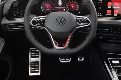 VW Golf 2.0 TSI GTI DSG — Sportive compacte 245 ch, faible kilométrage — Miniatura 12