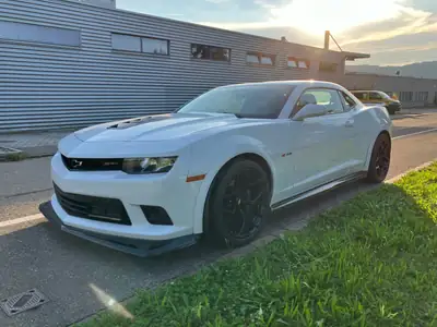 Chevrolet Camaro Z28 — Coupé muscle américain 500 ch, seulement 57'000 km — Heckansicht