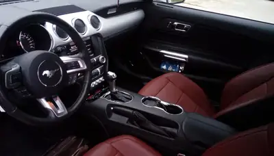 Ford Mustang Fastback 5.0 V8 GT — Coupé Légendaire, 422 ch, Automatique — Seitenansicht