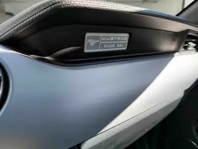 Ford Mustang Fastback 5.0 V8 GT — Coupé Légendaire, 422 ch, Automatique — Armaturenbrett