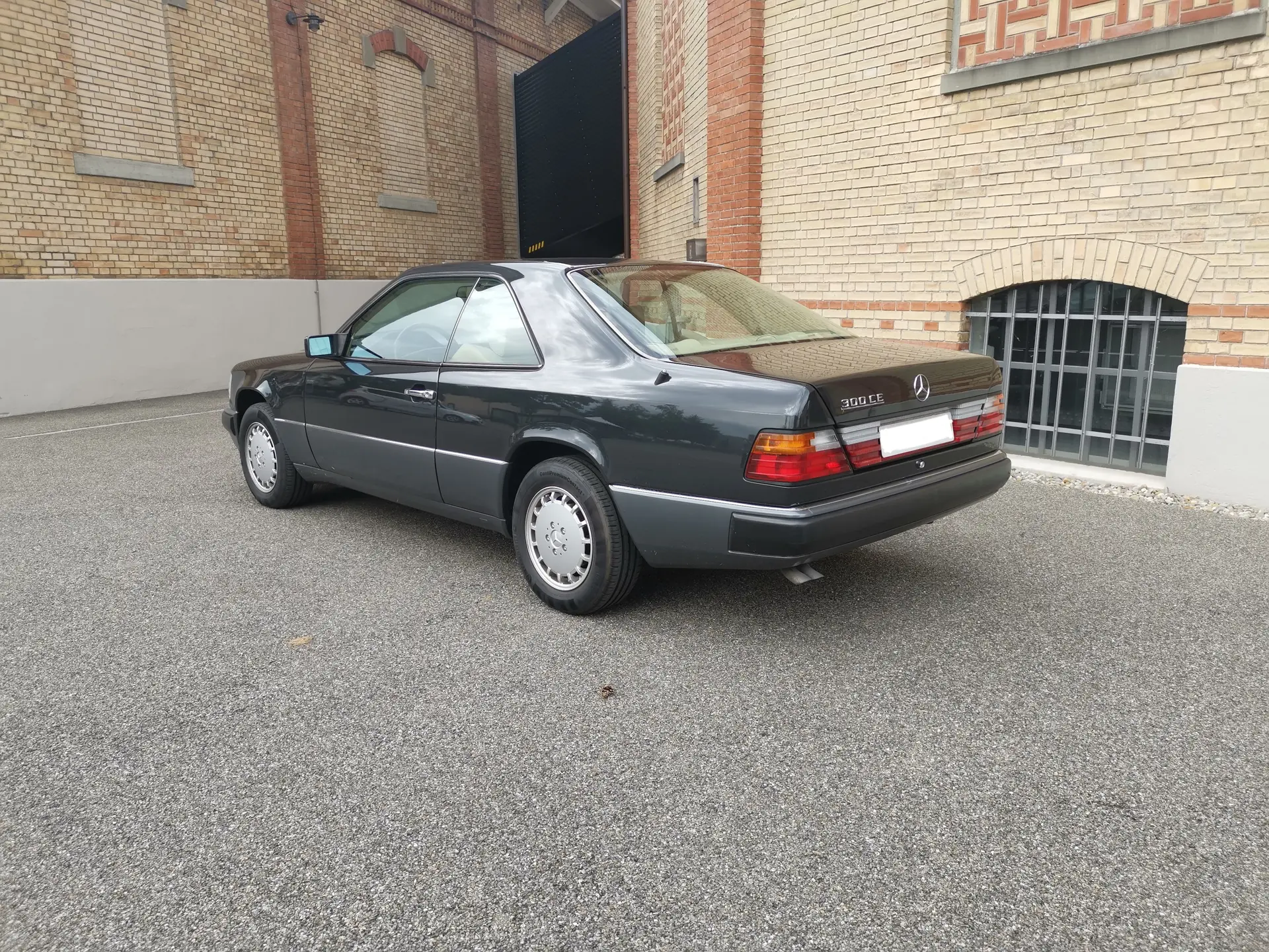 Mercedes-Benz 300 CE — Coupé élégant des années 90, 128 000 km seulement — vista esterna
