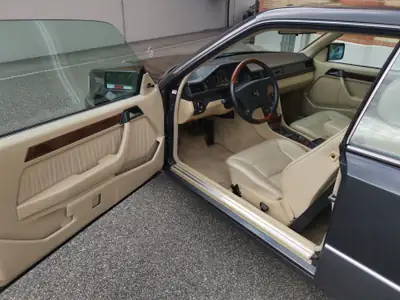 Mercedes-Benz 300 CE — Coupé élégant des années 90, 128 000 km seulement — Miniatura 8