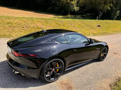 Jaguar F-Type Coupé 5.0 V8 R AWD — Superbe coupé sport 551 ch, faible kilométrage — dashboard