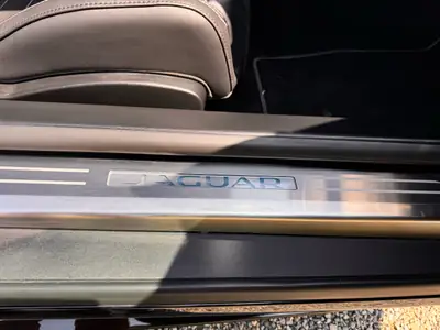 Jaguar F-Type Coupé 5.0 V8 R AWD — Superbe coupé sport 551 ch, faible kilométrage — Thumbnail 16