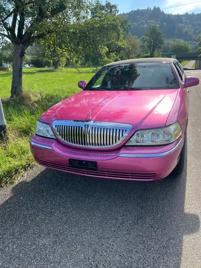 Lincoln Town Car Stretchlimousine 2003 — Limousine prestige américaine, 9 places — Seitenansicht