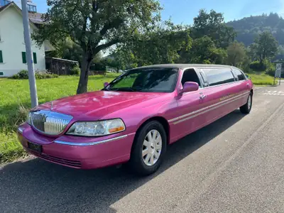 Lincoln Town Car Stretchlimousine 2003 — Limousine prestige américaine, 9 places — Außenansicht