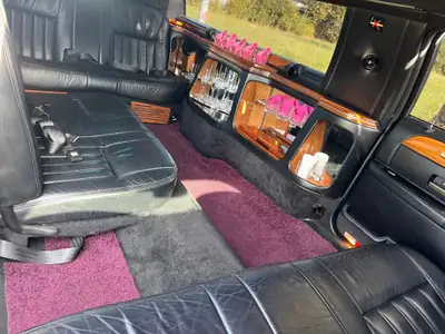 Lincoln Town Car Stretchlimousine 2003 — Limousine prestige américaine, 9 places — Armaturenbrett