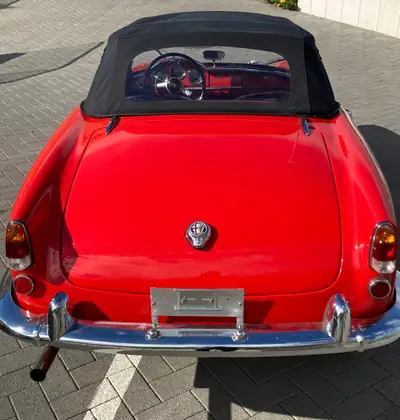 Alfa Romeo Giulietta 750 D — Cabriolet vintage 1960 entièrement restauré, kilométrage minimal — Miniatur 9