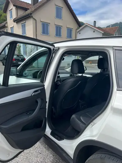 BMW X1 xDrive 18d Essential Edition — SUV compact diesel, 105'000 km, sans sinistre — detail