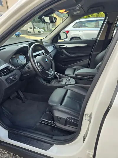 BMW X1 xDrive 18d Essential Edition — SUV compact diesel, 105'000 km, sans sinistre — interior