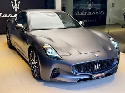 Maserati GranTurismo Folgore 92kWh — Performance électrique 761 ch, 1500 km seulement — Heckansicht