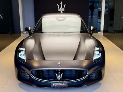Maserati GranTurismo Trofeo Automatica — Coupé sportif 550 ch, kilométrage minimal — Seitenansicht