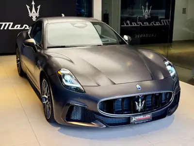 Maserati GranTurismo Trofeo Automatica — Coupé sportif 550 ch, kilométrage minimal — Heckansicht
