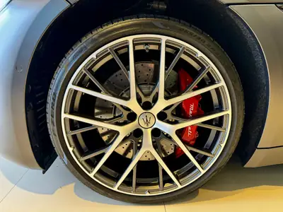 Maserati GranTurismo Trofeo Automatica — Coupé sportif 550 ch, kilométrage minimal — Miniatur 8