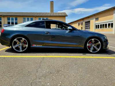 Audi RS5 Coupé 2010 — 450 ch, Prestige tout-terrain avec caractère sportif — vista posteriore