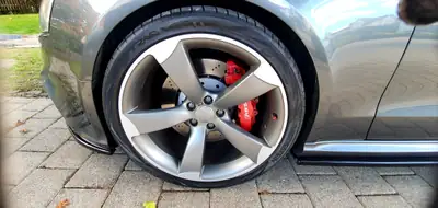 Audi RS5 Coupé 2010 — 450 ch, Prestige tout-terrain avec caractère sportif — Miniatura 7