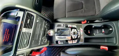 Audi RS5 Coupé 2010 — 450 ch, Prestige tout-terrain avec caractère sportif — Miniatura 8