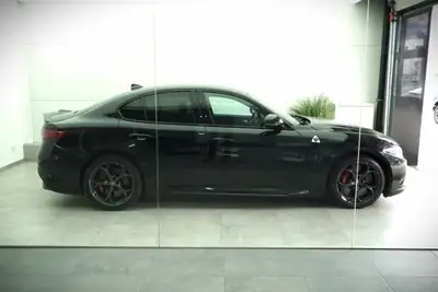 Alfa Romeo Giulia 2.9 V6 Quadrifoglio — 510 ch, boîte manuelle rare, 26000 km — arrière
