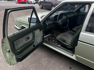 Audi 100 5E CD 1982 — Le classique suisse de légende, préservé et sans accident — Miniatur 8