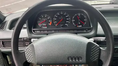 Audi 100 5E CD 1982 — Le classique suisse de légende, préservé et sans accident — Miniatur 17
