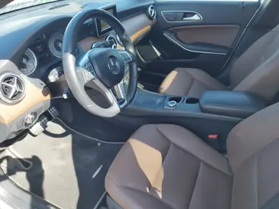 Mercedes-Benz Classe A 200 CDI AMG Line — Diesel efficace, 107'000 km, design premium — Miniature 15