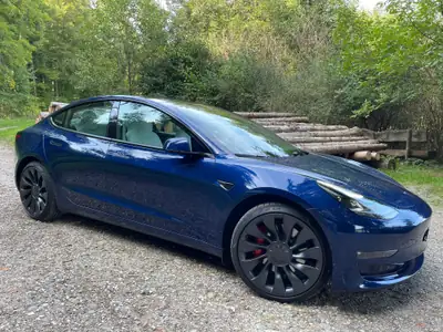 Tesla Model 3 2022 — Berline électrique haute performance, 97'000 km — Außenansicht