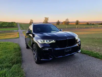 BMW X7 xDrive 30d — SUV 7 places premium, 72 000 km, motorisation diesel efficace — vista esterna