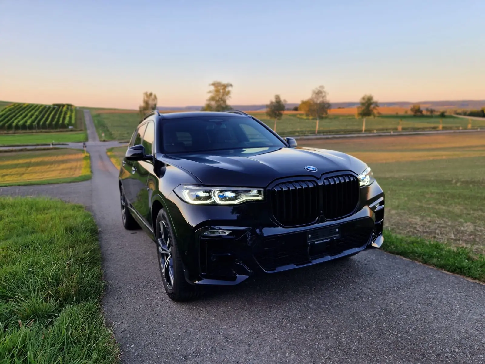 BMW X7 xDrive 30d — SUV 7 places premium, 72 000 km, motorisation diesel efficace — vista esterna