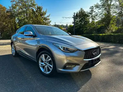 INFINITI Q30 1.6T Premium Tech — Berline compacte dynamique, 148'000 km, entretien régulier — arrière