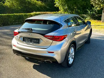 INFINITI Q30 1.6T Premium Tech — Berline compacte dynamique, 148'000 km, entretien régulier — côté