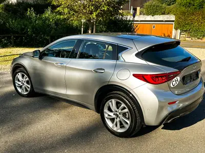 INFINITI Q30 1.6T Premium Tech — Berline compacte dynamique, 148'000 km, entretien régulier — vue extérieure
