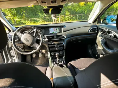 INFINITI Q30 1.6T Premium Tech — Berline compacte dynamique, 148'000 km, entretien régulier — intérieur