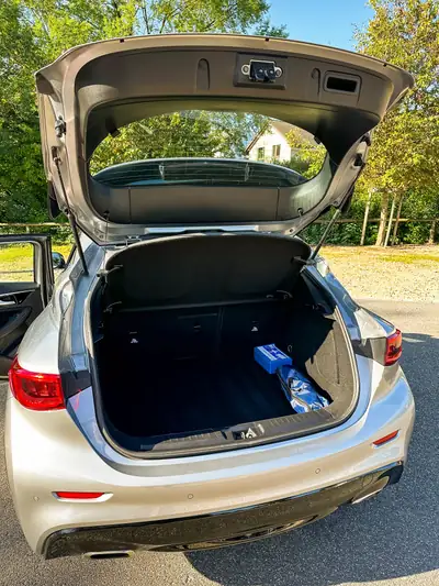 INFINITI Q30 1.6T Premium Tech — Berline compacte dynamique, 148'000 km, entretien régulier — détail