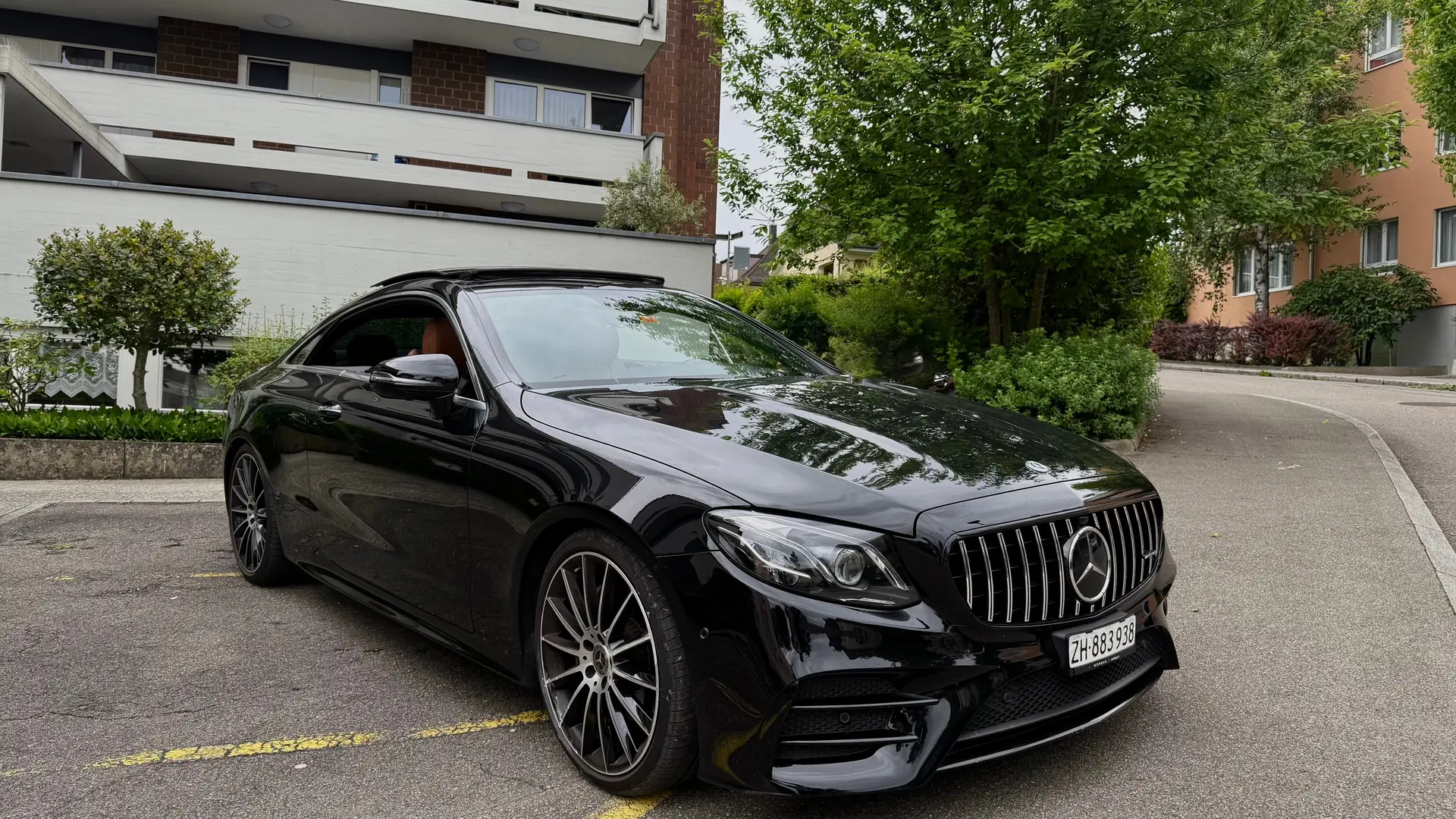 Mercedes-Benz E 220 d Coupé AMG Line — Élégance diesel avec 91'000 km seulement — Außenansicht