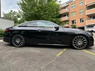 Mercedes-Benz E 220 d Coupé AMG Line — Élégance diesel avec 91'000 km seulement — Armaturenbrett