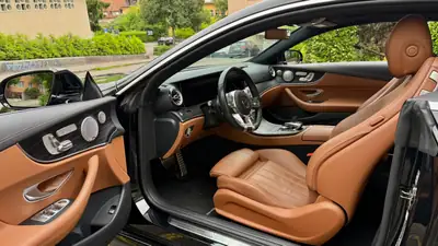 Mercedes-Benz E 220 d Coupé AMG Line — Élégance diesel avec 91'000 km seulement — Miniatur 12