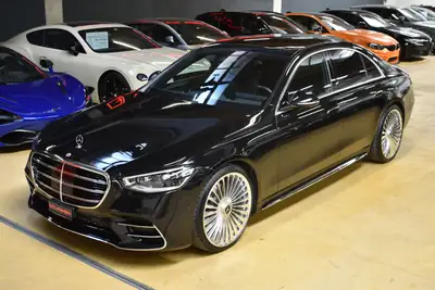 Mercedes-Benz S 400 d 4Matic AMG Line — Berline prestige diesel, 49'000 km seulement — côté