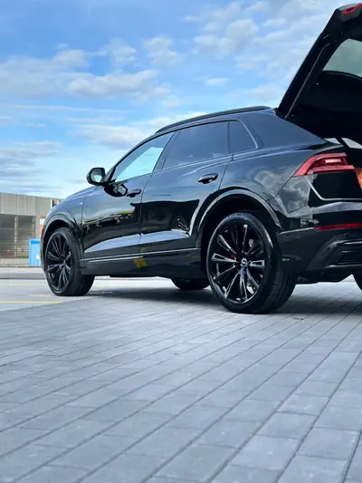Audi Q8 50 TDI quattro — SUV premium diesel avec équipement complet et faible kilométrage — arrière